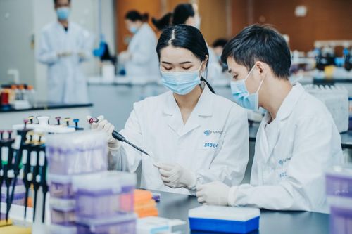南京“新年第一會”曹林代表民企發聲，諾唯贊以創新通信技術開發擲地有聲