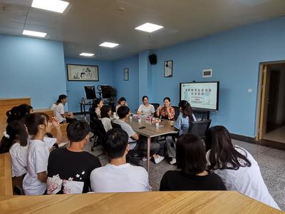 交通學(xué)院陳燕高級工程師在圖書館開展學(xué)科教授咨詢服務(wù)